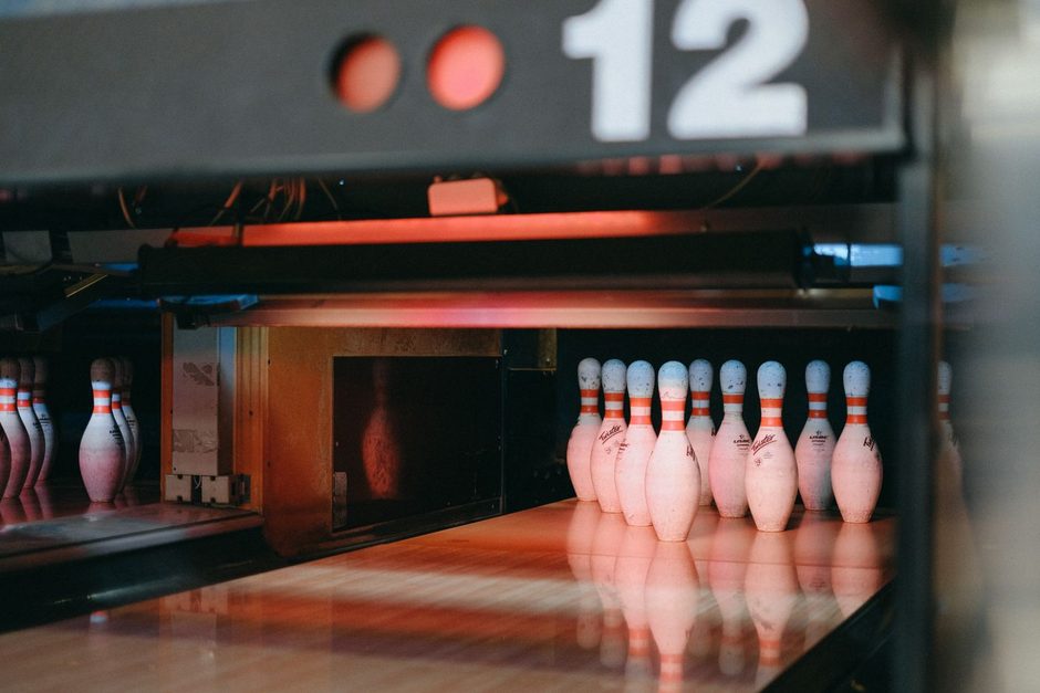 Conversion rates and page signals for US bowling company websites