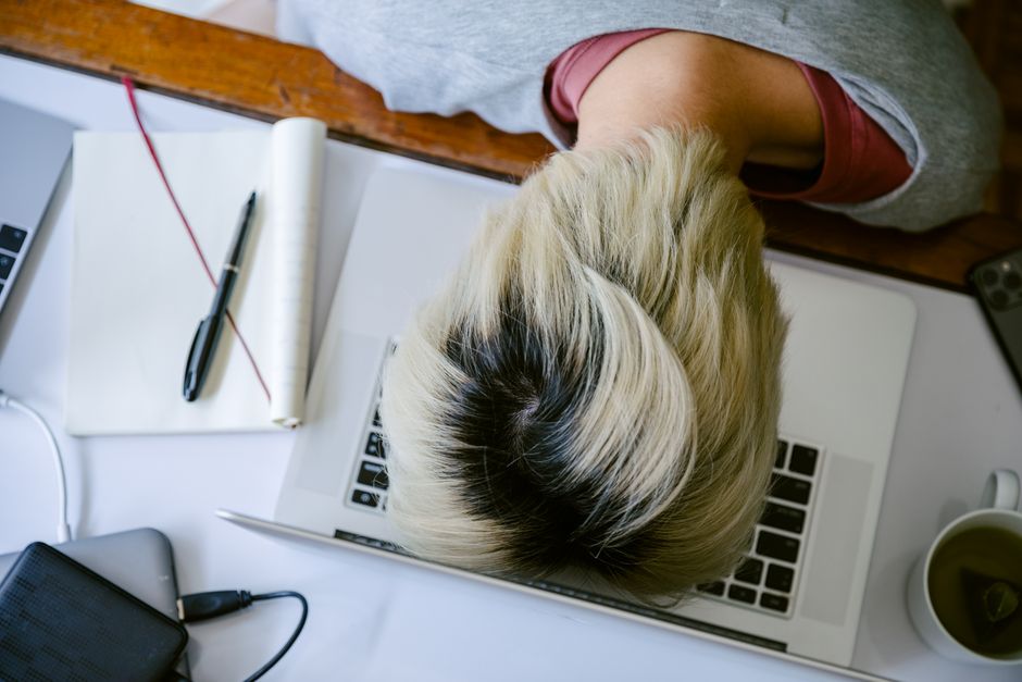 Creative fatigue checklist for Facebook and Instagram ads in the UK