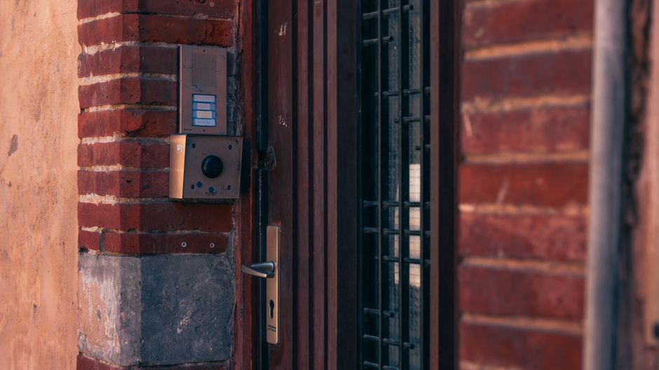 Google Ads mistakes that burn budget for intercom companies