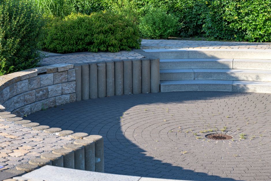 Google Ads that book retaining wall jobs vs ads that just fill forms