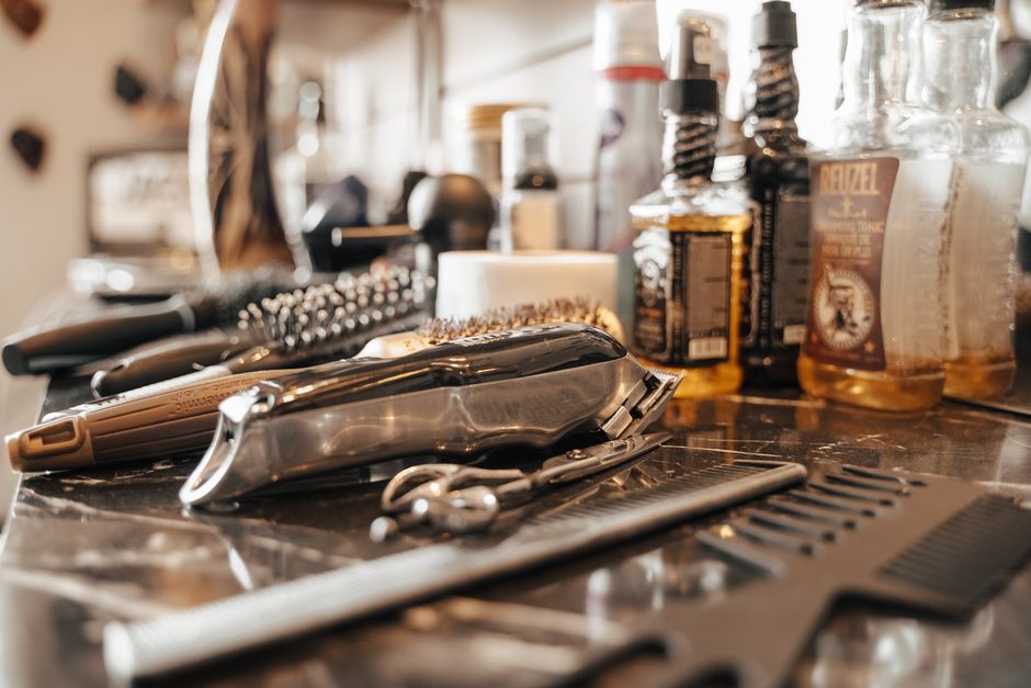 High-converting barber landing pages vs pretty stalls in AU
