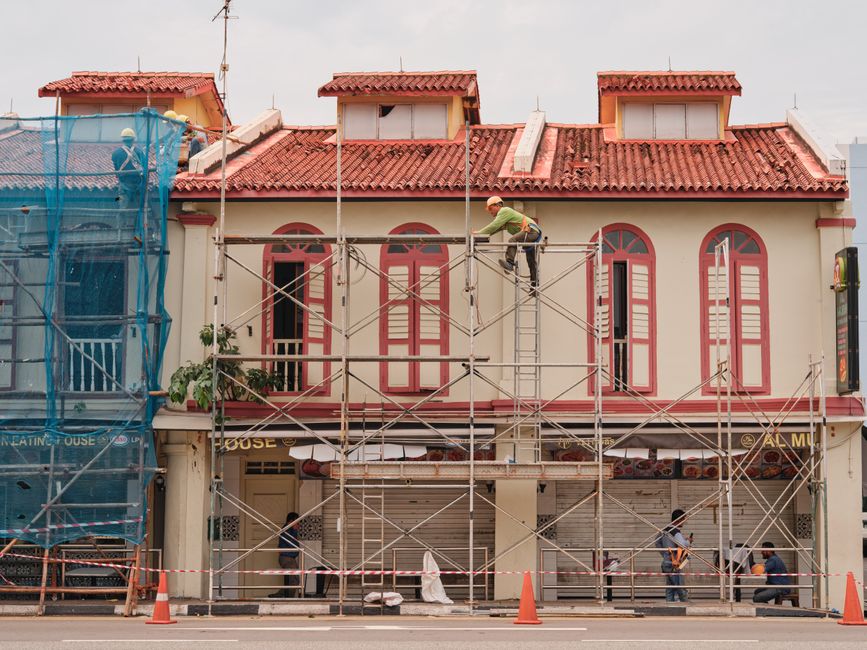 How scaffolding teams in Singapore connect ads to closed work