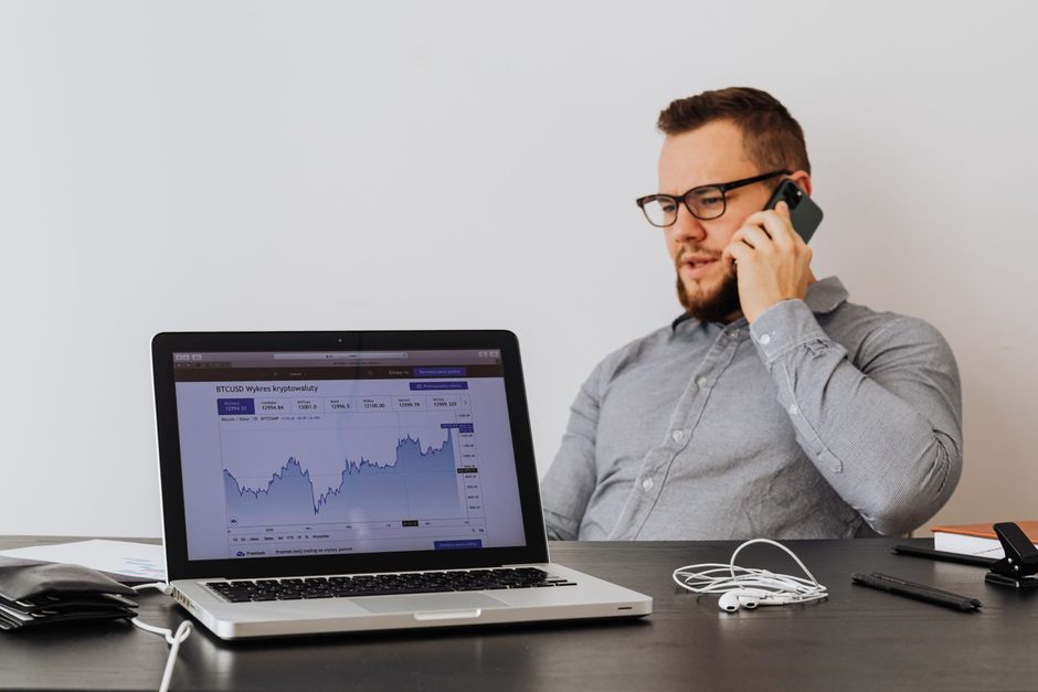 Photo by https://kaboompics.com/ on Pexels Analyst on a phone call at a desk with a laptop showing a data dashboard. Photo by https://kaboompics.com/ on Pexels