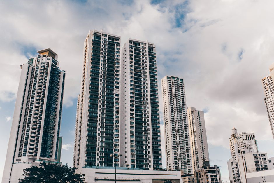 Landing pages for commercial real estate companies in the UK