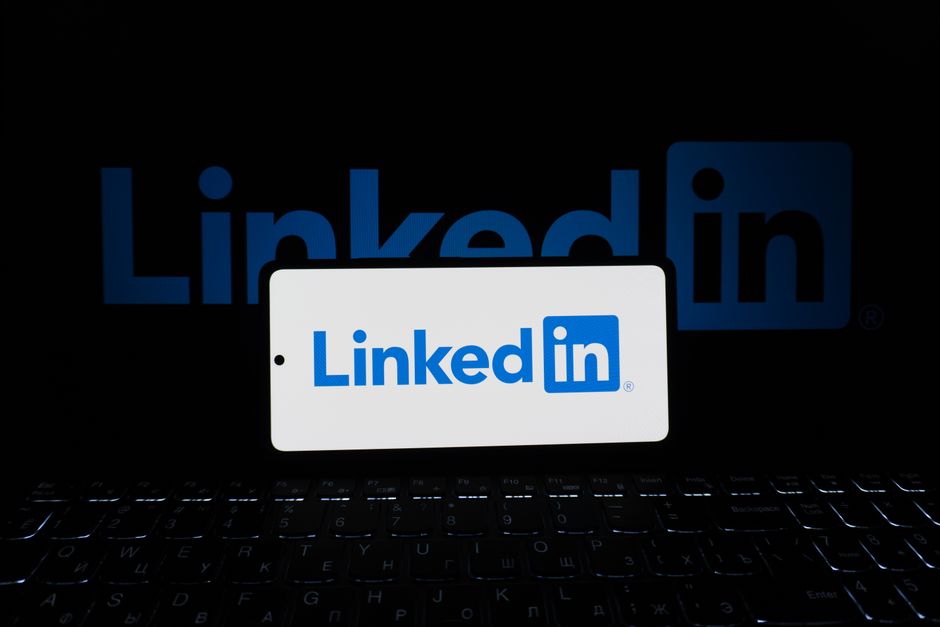 Why your LinkedIn Ads keep buying cheap clicks and empty meetings