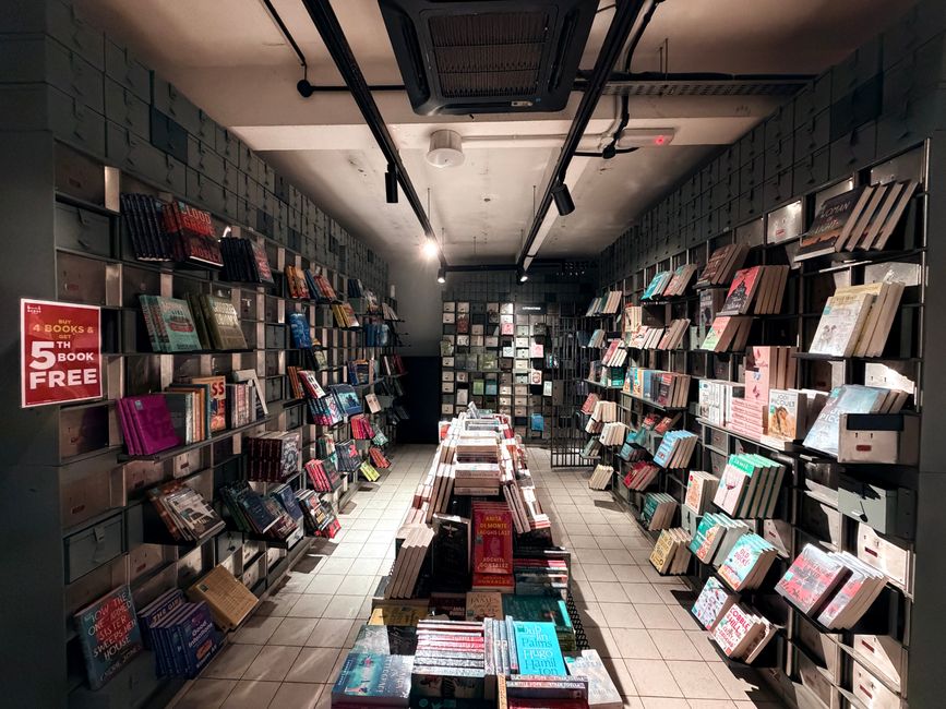 Photo by freedomiswild on Pexels Explore a modern bookstore in Ipoh with neatly arranged shelves and warm lighting. Photo by freedomiswild on Pexels