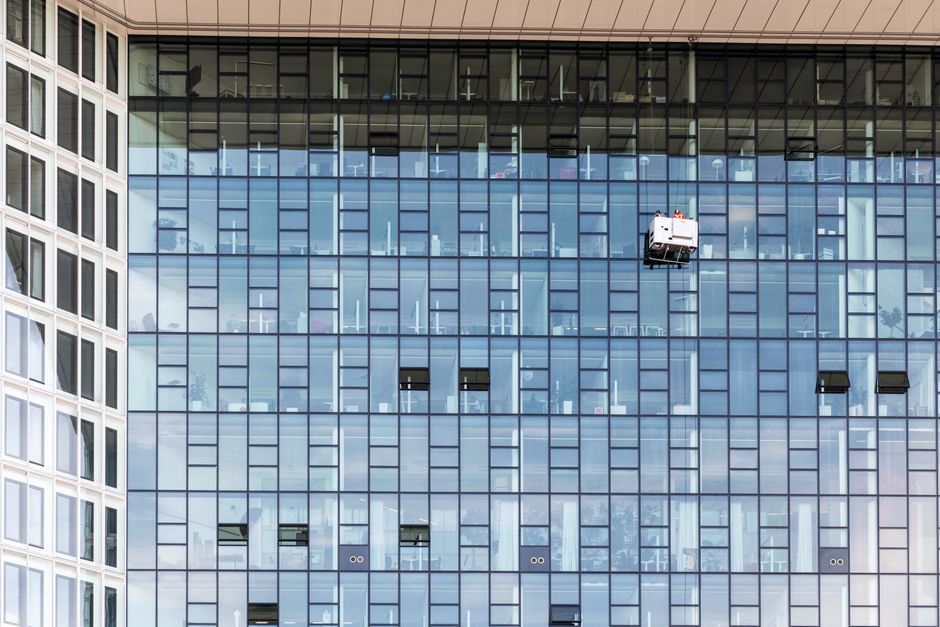 How Singapore commercial cleaners can use Meta ads to win FM