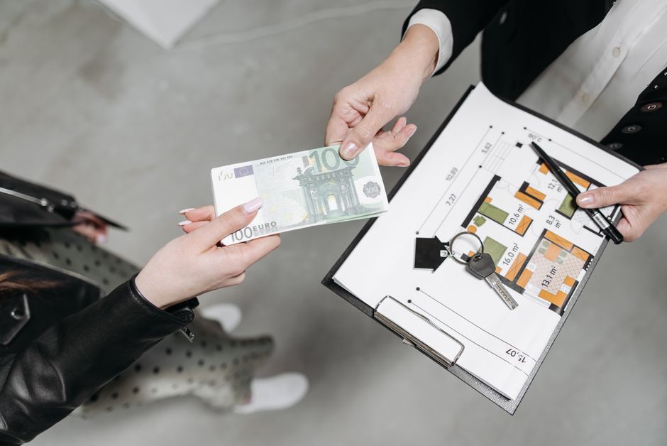 Photo by Pavel Danilyuk on Pexels Close-up of a real estate transaction with euro bill, keys, and floor plan. Photo by Pavel Danilyuk on Pexels