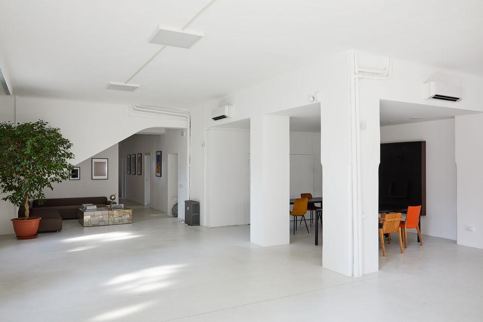 Photo by The Juggle Studio on Pexels Spacious contemporary apartment with minimalist design and bright natural light. Photo by The Juggle Studio on Pexels