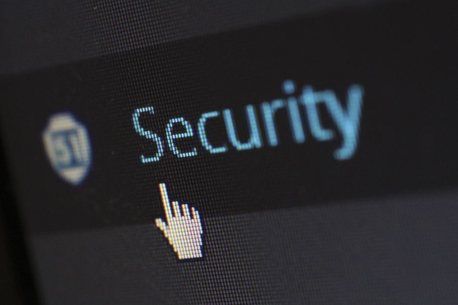 Tracking mistakes that hide real Safes and Vaults ROI in the UK