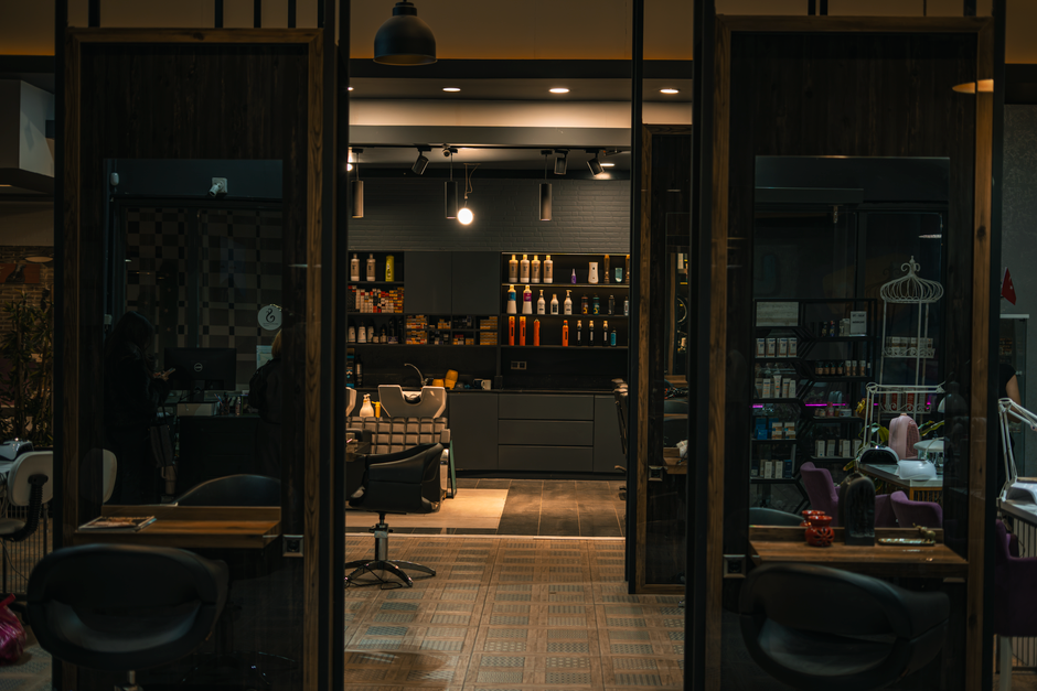 What works and wastes budget in US hair salon SEO