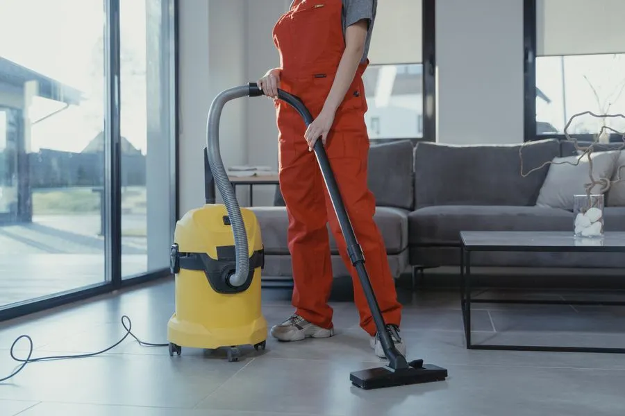 Cleaner vacuuming a living room during a residential service visit en España. Photo by Tima Miroshnichenko on Pexels
