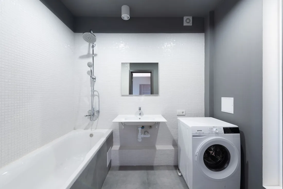Clean modern bathroom with a washing machine, bathtub and sink. Photo by Max Vakhtbovych on Pexels