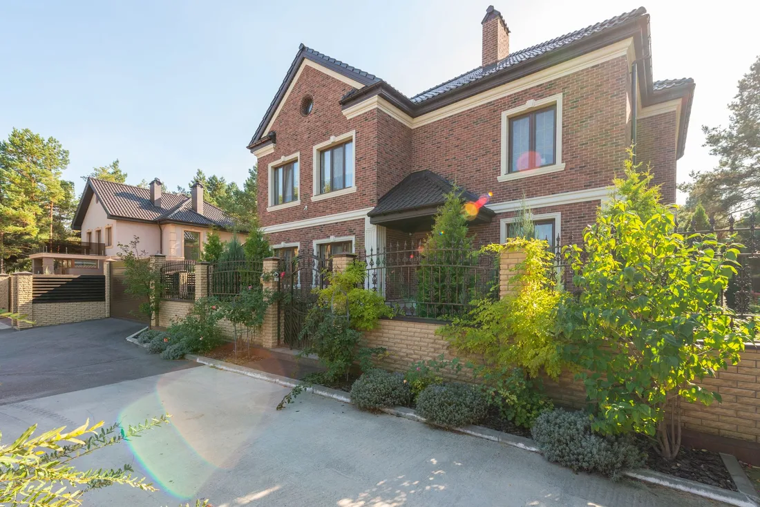 Brick family home with a neat landscaped garden. Photo by Max Vakhtbovych on Pexels