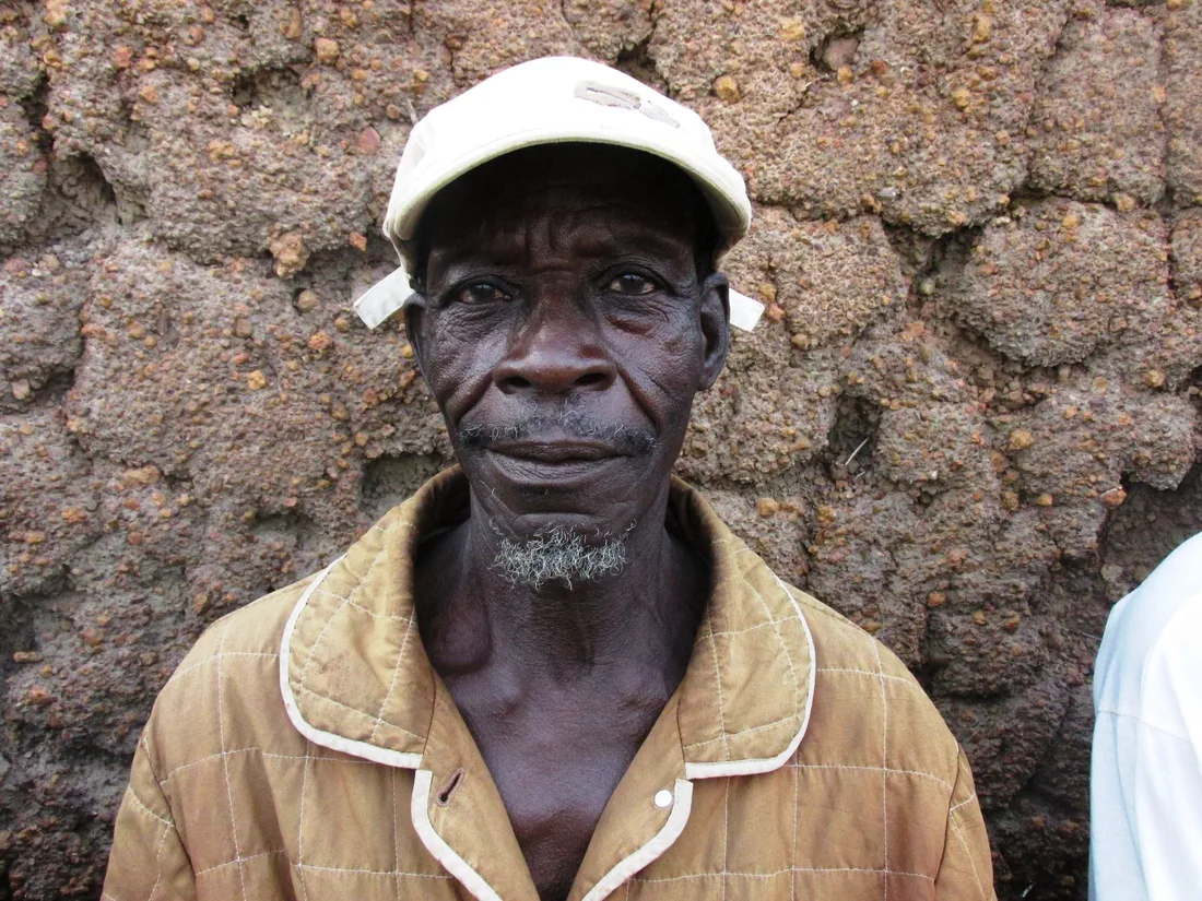 Close-up portrait of an elderly man wearing a cap in Fada-Ngourma, Burkina Faso. Photo by AFRIQUE  AYELE-Y on Pexels