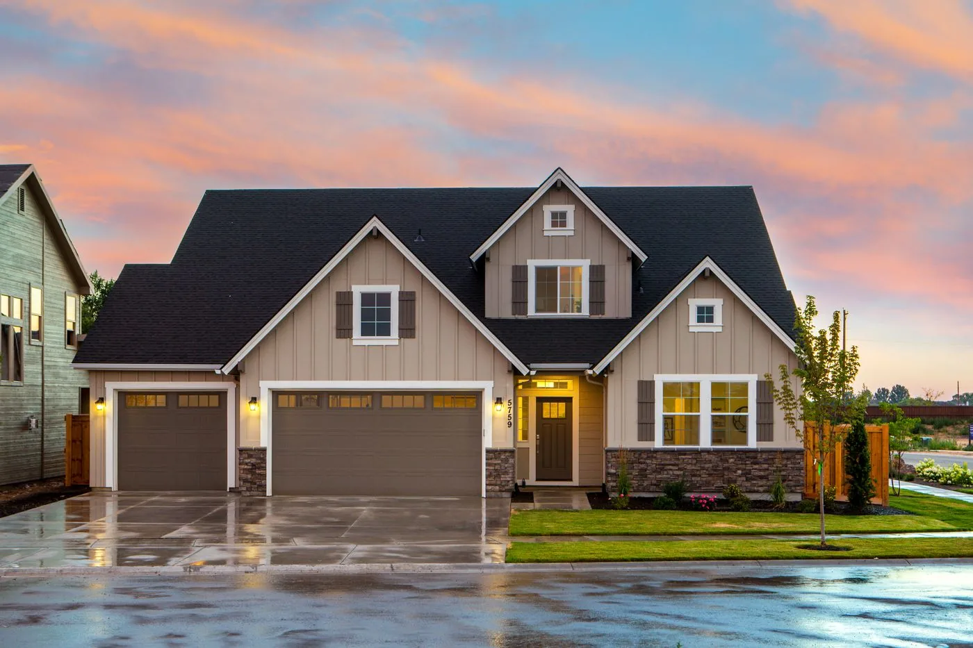 Home Staging and Styling — Real estate agent handing house keys to new homeowners. Photo by Binyamin Mellish on Pexels
